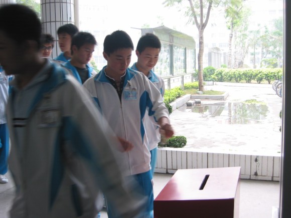 爱心助学活动将成为黄江中学的传统项目