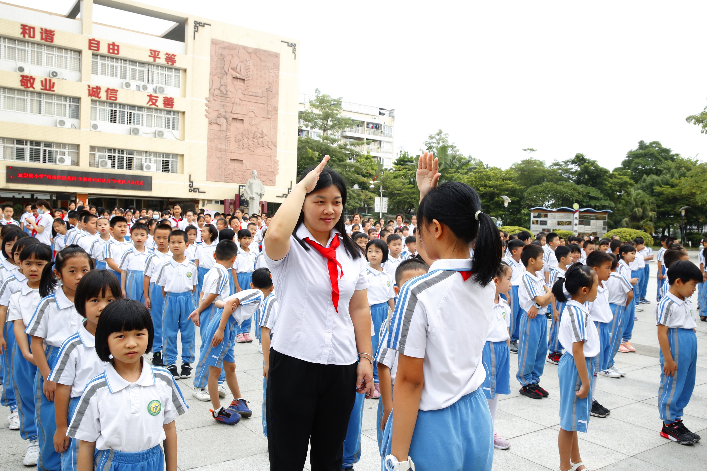 石碣袁崇焕小学获评广东省少先队先进学校称号